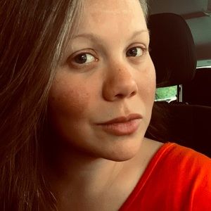 Meet your Posher, Holly